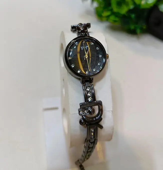 Ladies Fashion Bracelet watches10 Ladies Fashion Bracelet Black watches - Image 1